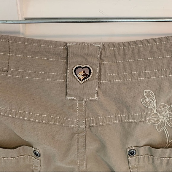 Kuhl Mountain Culture Women's 10 Khaki Capris Cropped Pants Embroidered Outdoor - Picture 9 of 16